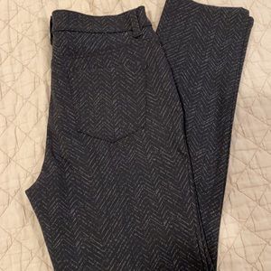 Gloria Vanderbilt straight legged comfortable pant with design